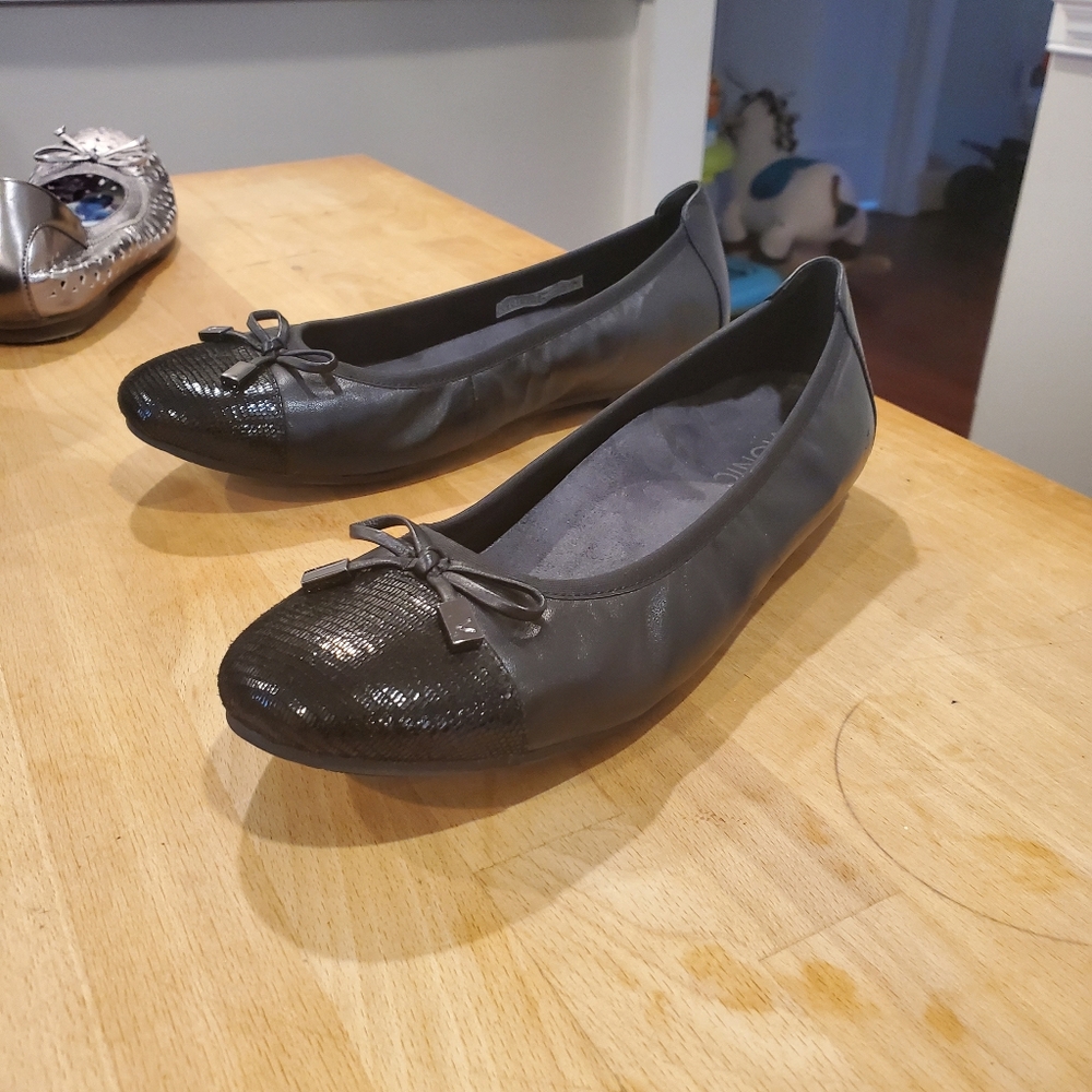 VIONIC SHOES - Picture 4 of 6